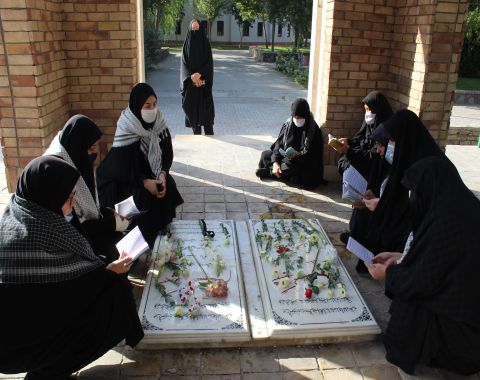 حضور واحد فرهنگي خواهران بر مزار شهداي گمنام به مناسبت هفته دفاع مقدس