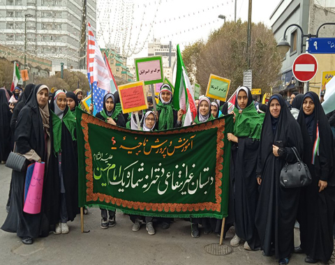 حضور پرشور دختران حسینی پایه ی ششم در راهپیمایی سیزدهم آبانماه