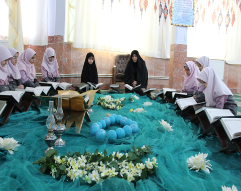 برگزاری محفل انس با قرآن ویژه دانش آموزان دوره اول در آستانه ماه مبارک رمضان و بهار قرآن