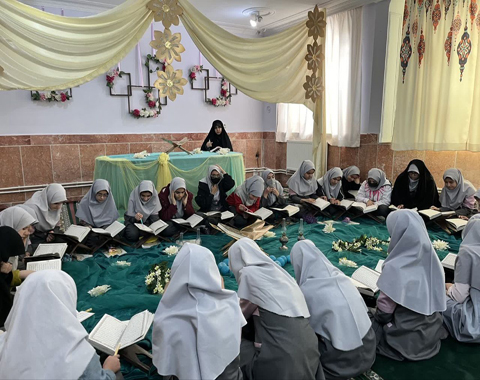 برگزاری محفل انس با قرآن همراه با دختران حسینی دوره دوم
